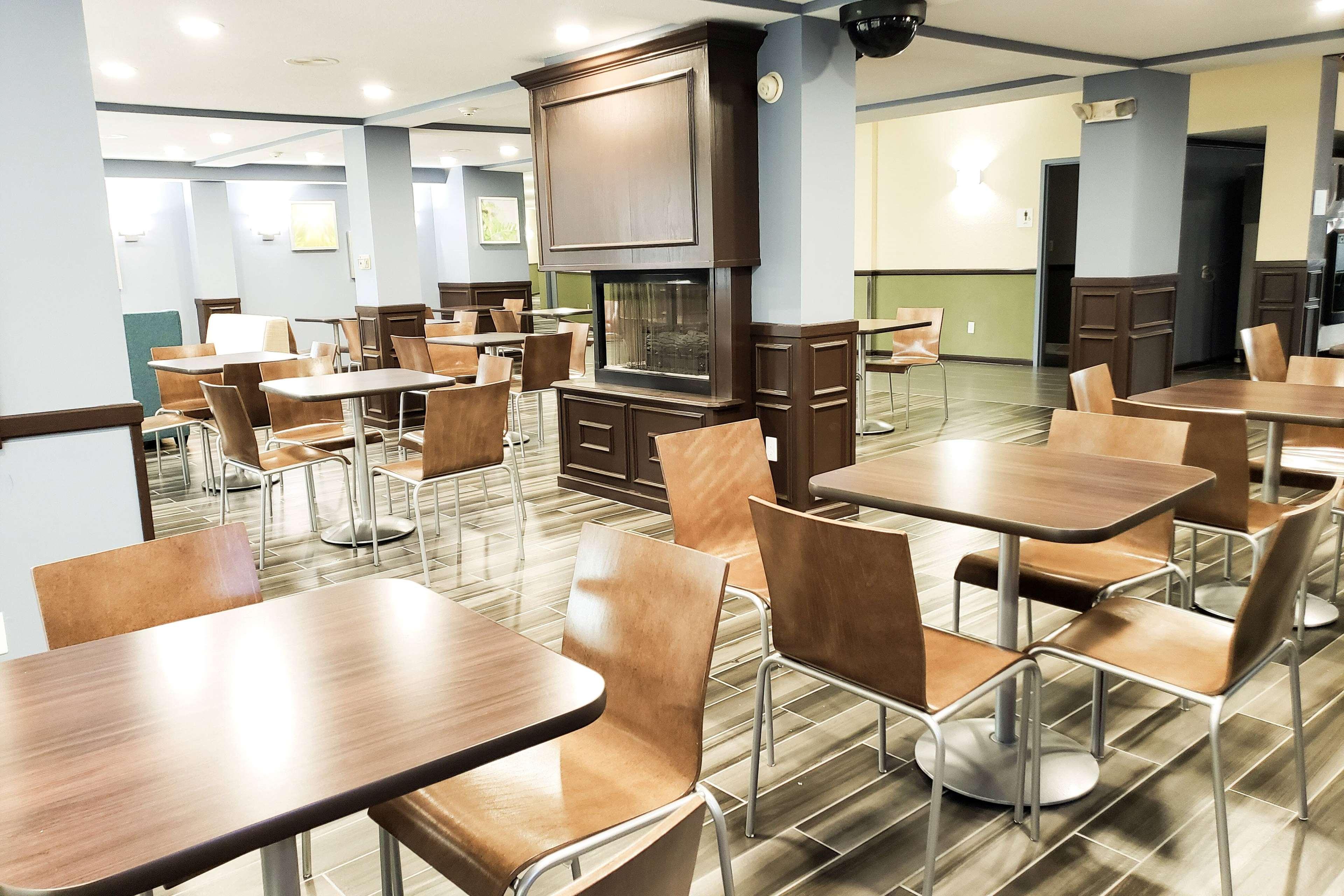 Days Inn & Suites By Wyndham Merrillville Buitenkant foto