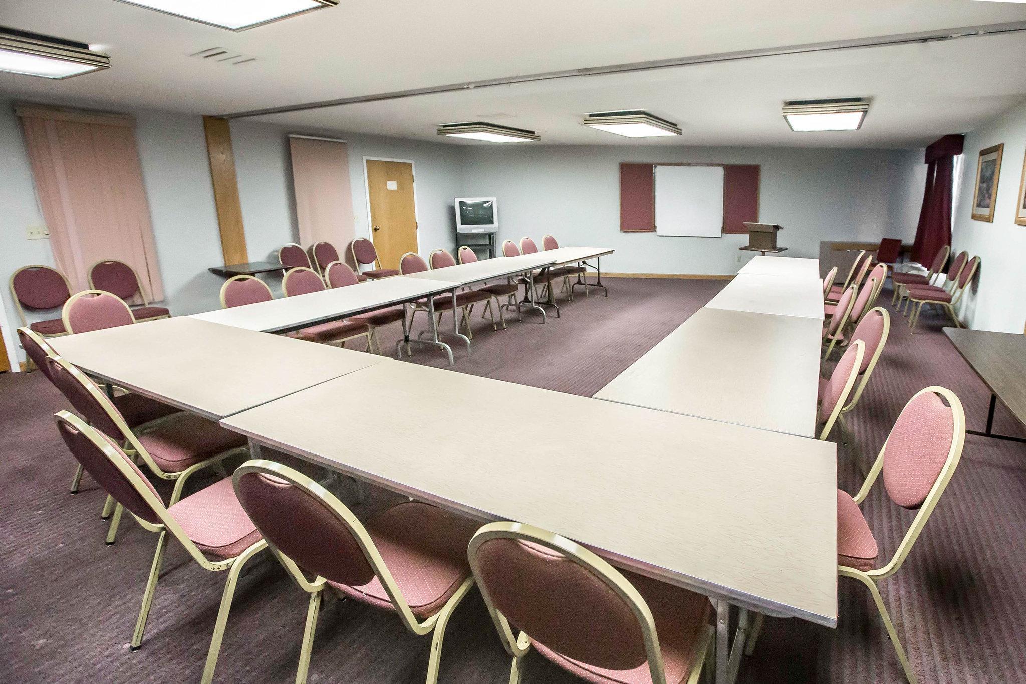 Days Inn & Suites By Wyndham Merrillville Buitenkant foto