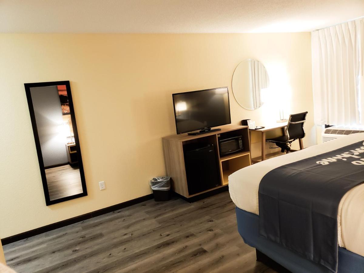Days Inn & Suites By Wyndham Merrillville Buitenkant foto