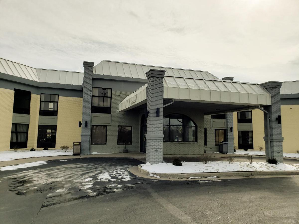 Days Inn & Suites By Wyndham Merrillville Buitenkant foto